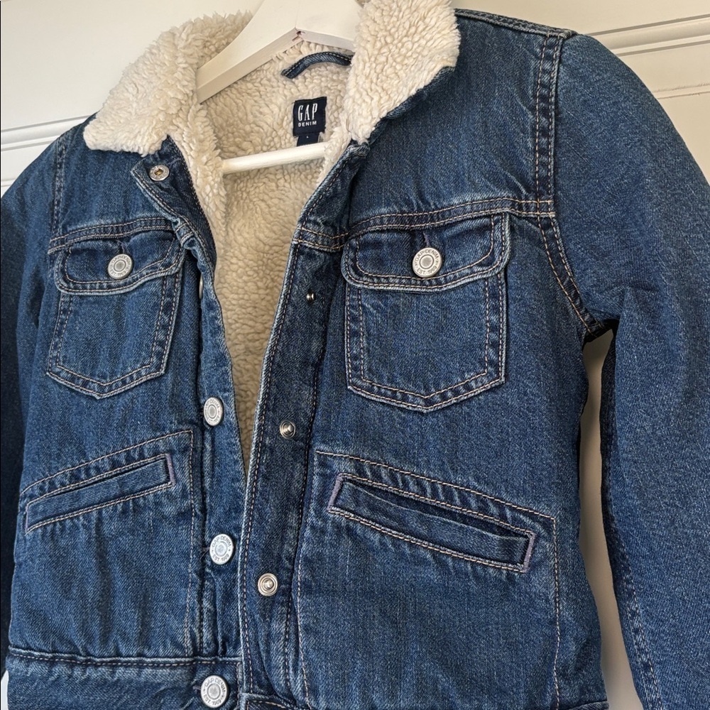 LIKE NEW GAP Kids Denim Jacket with Cozy Sherpa Lining Girls large - Picture 3 of 4